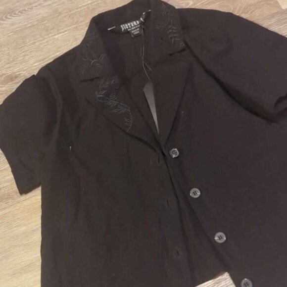 Disturbia Tops - Disturbia thornell embroidered cotton button up shirt size 4 new